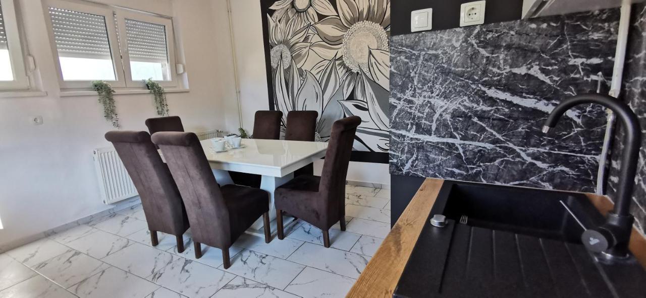 וואראז'דין Apartman Wolf מראה חיצוני תמונה